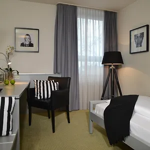 3* Hotel Friends